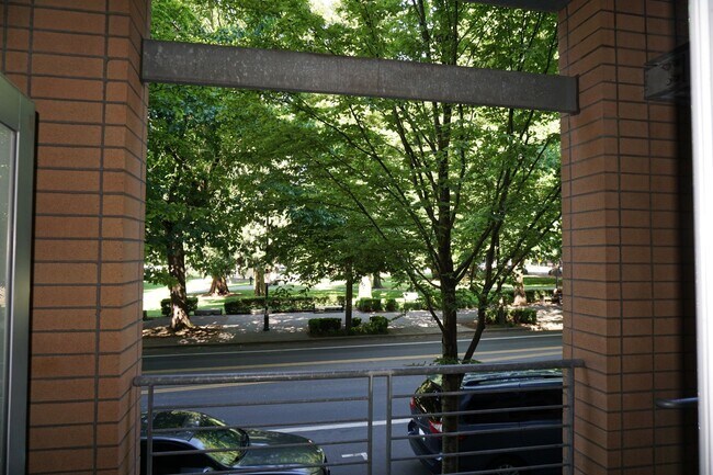 Building Photo - 701 Columbia St