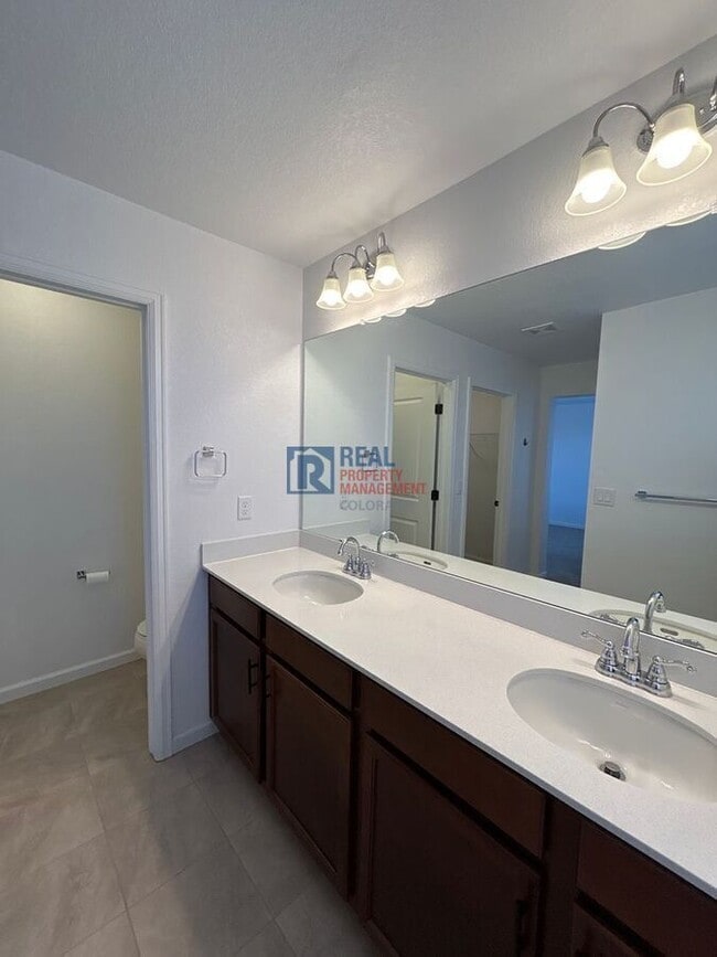 Building Photo - 5552 Canyon View Dr