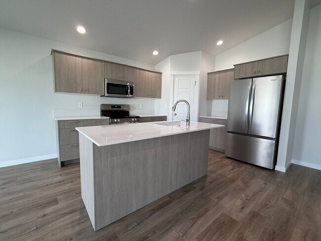 Building Photo - Move-In Special! Brand new 3 bed 2 bath ho...