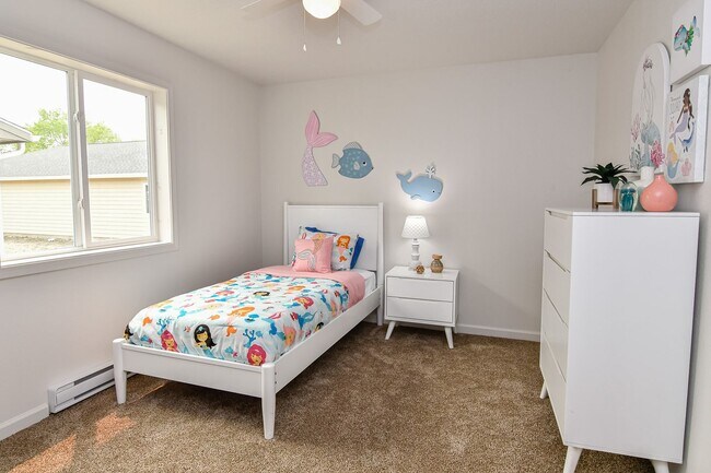 Building Photo - 3 Bedroom, Single-story Townhomes for rent...
