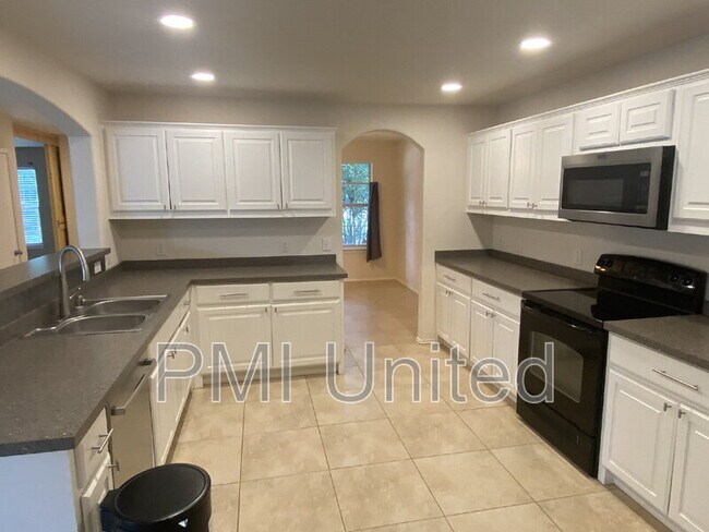 Building Photo - 3805 Oceanview Dr
