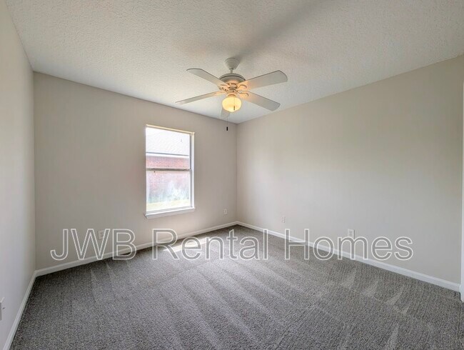 Building Photo - 463 Portobello Dr