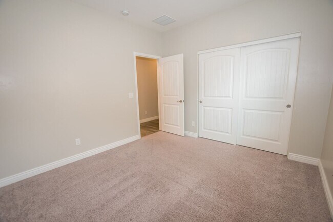 Building Photo - Executive home in The Estates at Holiday! ...