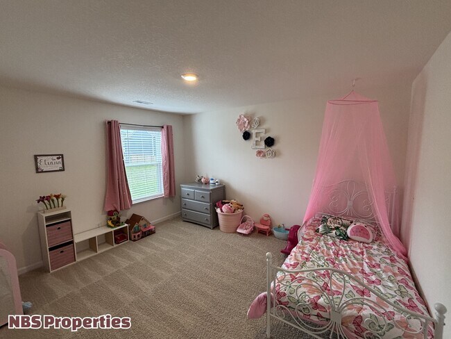 Building Photo - 7402 Cottontail St