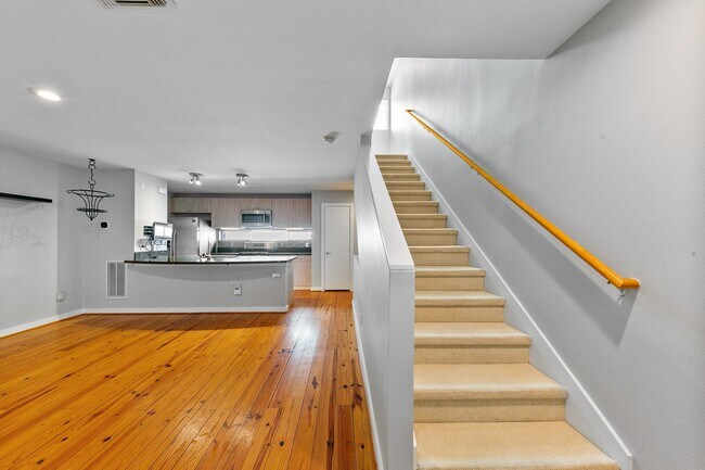 Building Photo - 2614 Chenevert St