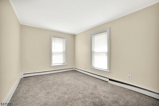 Building Photo - 27 Brighton Rd