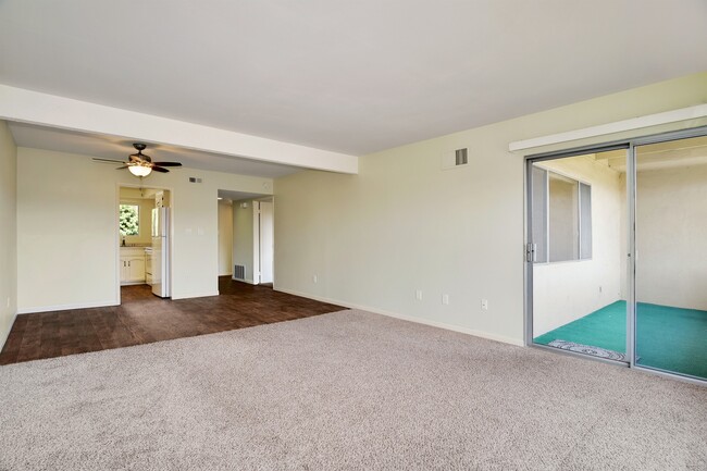 Building Photo - 2 bedroom 2 bath condo for rent in San Car...