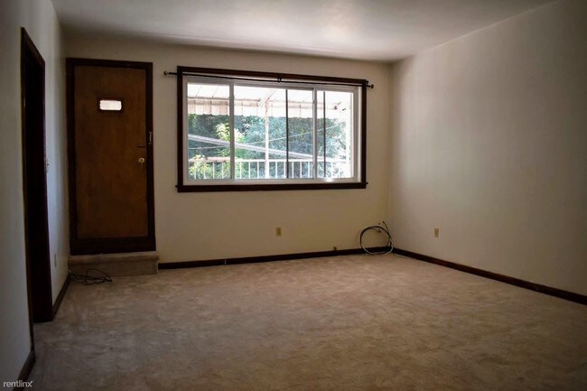 Building Photo - 2 br, 1 bath Apartment - 47 Bates Street #2