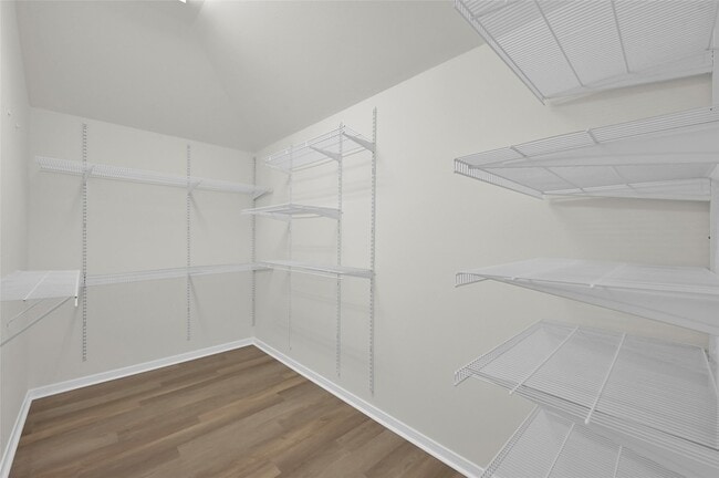 Building Photo - 10 Barker Ridge Ct