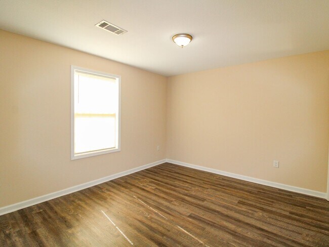 Building Photo - Great Location! 4 Bedroom Home Close to Downtown Pulaski