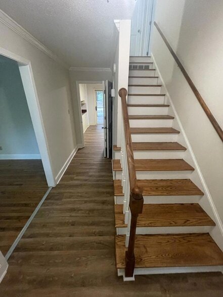 Building Photo - 812 Glen Eden Dr