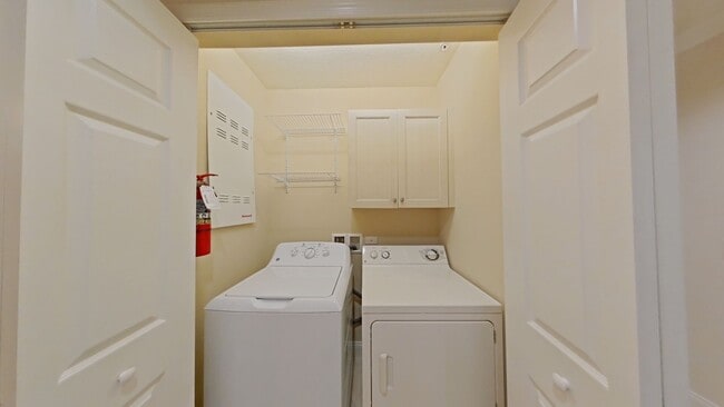 Building Photo - Luxury 3/2 Reunion Condo