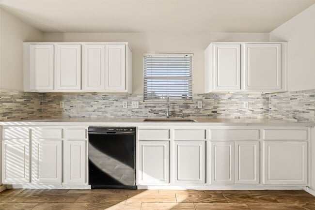 Building Photo - 6523 Mildenhall Ct