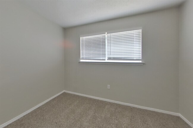 Building Photo - 24019 Lone Elm Dr