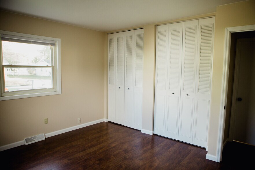 Building Photo - 720 S Parkway Dr