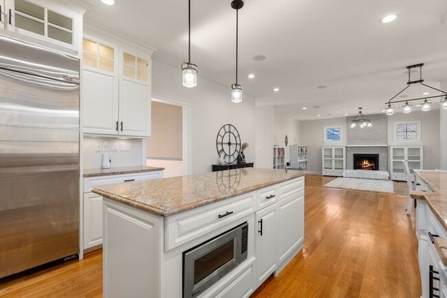 Building Photo - 11 Bobolink Rd