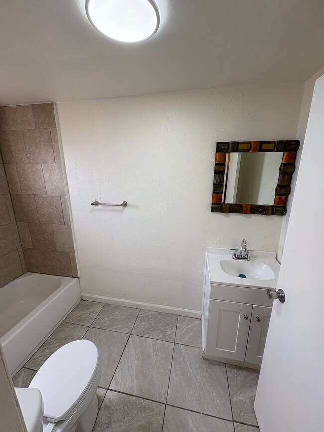 Building Photo - 4093