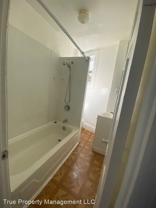 Building Photo - 3 br, 1 bath House - 3127 Baker St