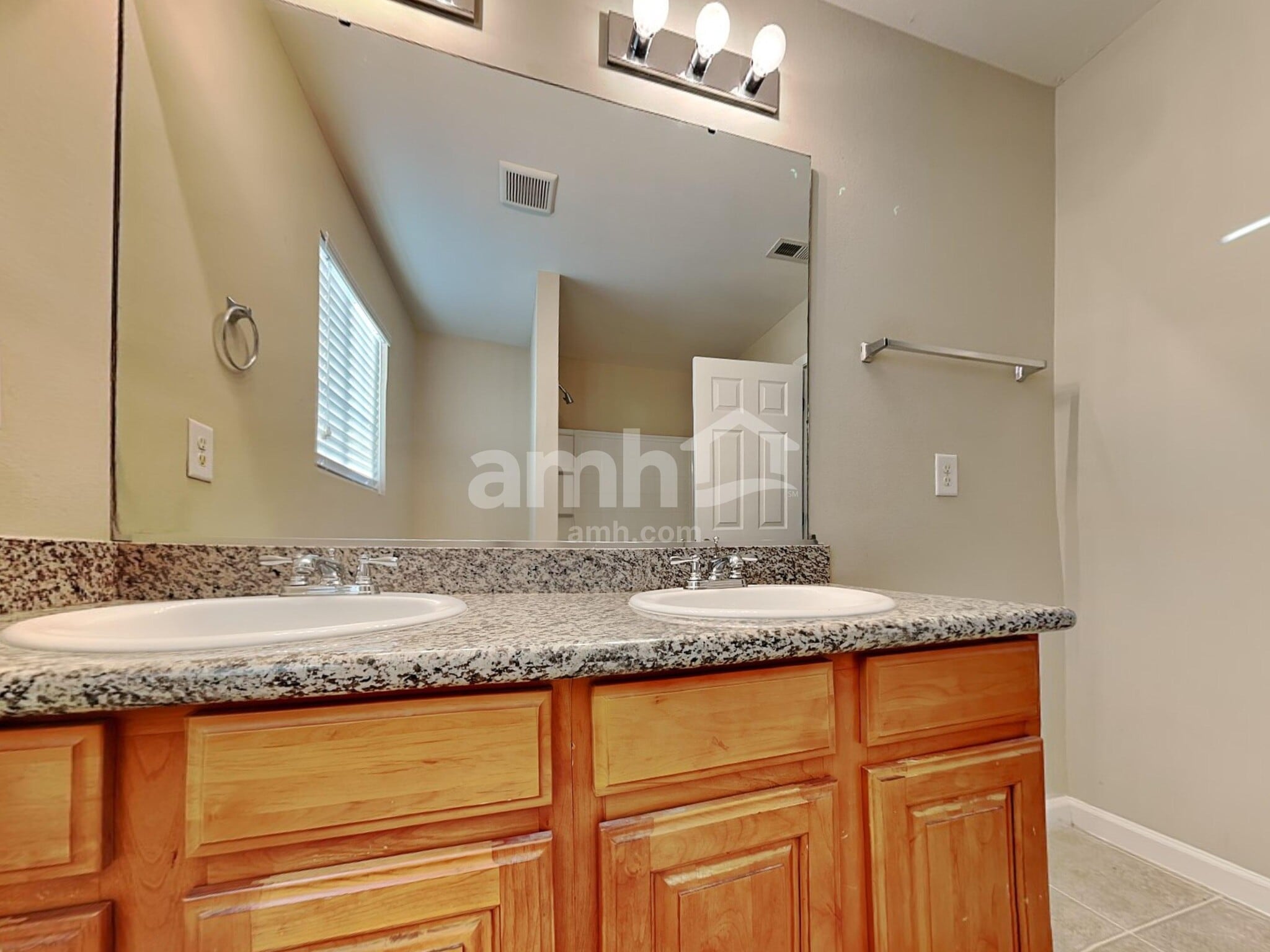 Building Photo - 107 Oak Knoll Dr