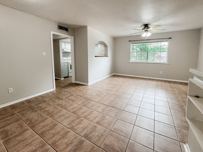 Building Photo - Beautiful Condo Near Moncus Park