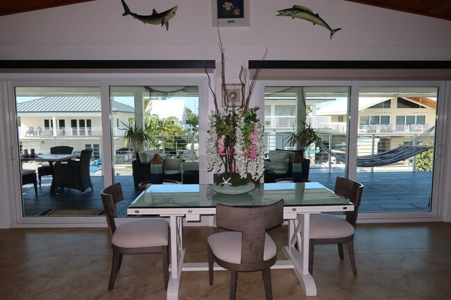 Building Photo - 104 Primrose Ln