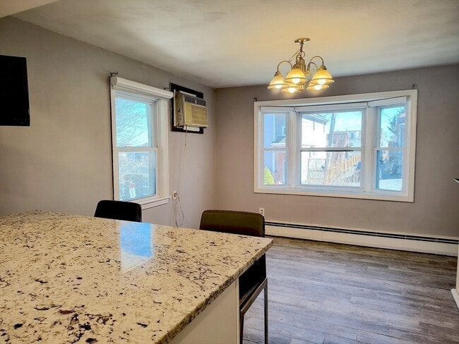 Building Photo - 74 Thurlow Ave