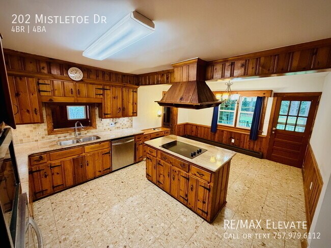 Building Photo - 202 Mistletoe Dr