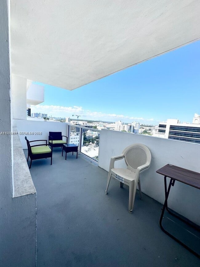 Building Photo - 100 Lincoln Rd