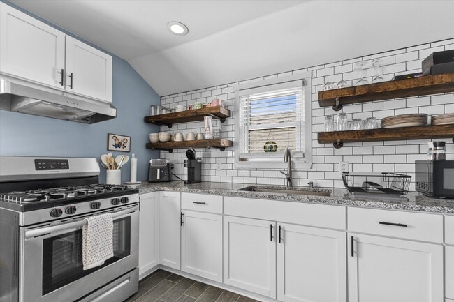 Building Photo - 311 E Rosedale Ave