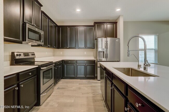Building Photo - 15825 Stedman Lake Dr