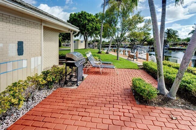 Building Photo - 140 Cypress Club Dr