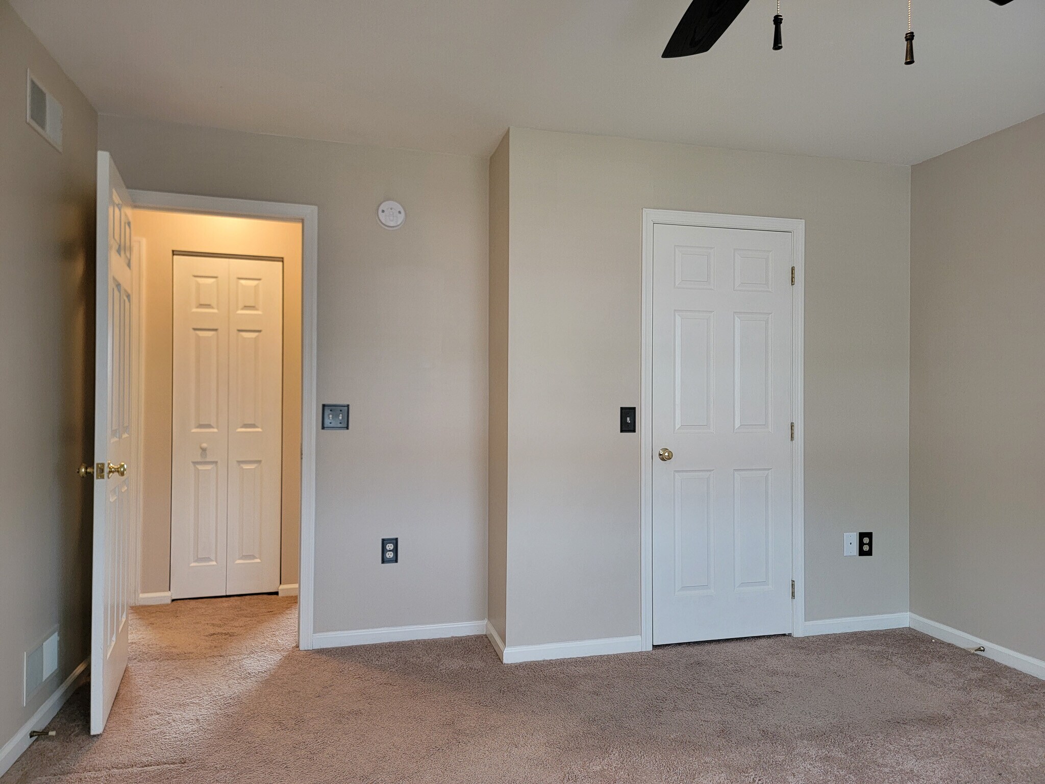 Building Photo - 390 Acorn Cir