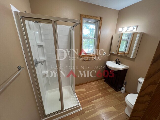 Building Photo - Upper Level 1 Bedroom, 1 Bathroom Apartmen...