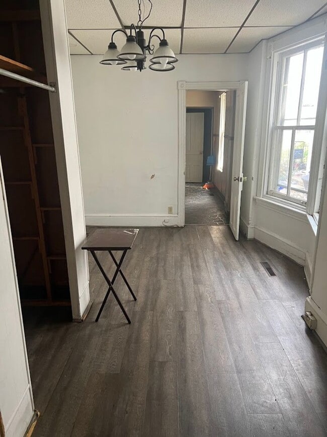 Building Photo - First Floor One Bedroom Apartment