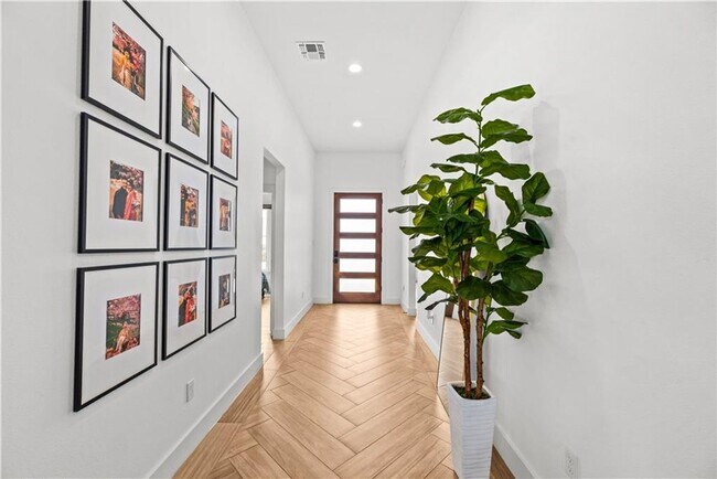 Building Photo - 4/3-Kings Landing community
