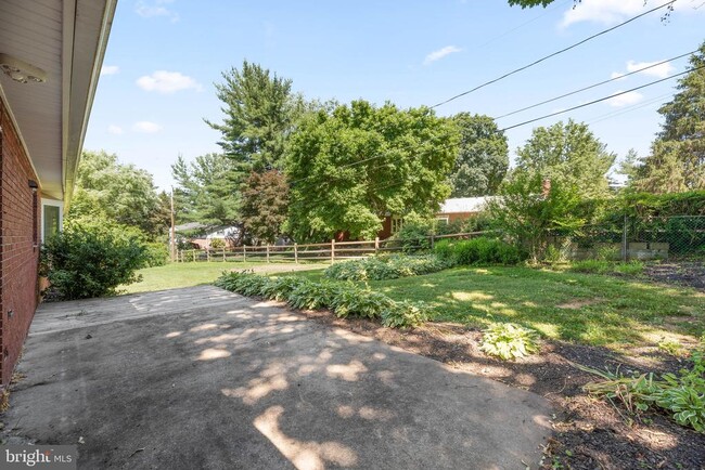 Building Photo - 6505 Panorama Dr