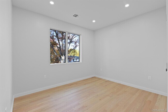 Building Photo - 613 Union Rd