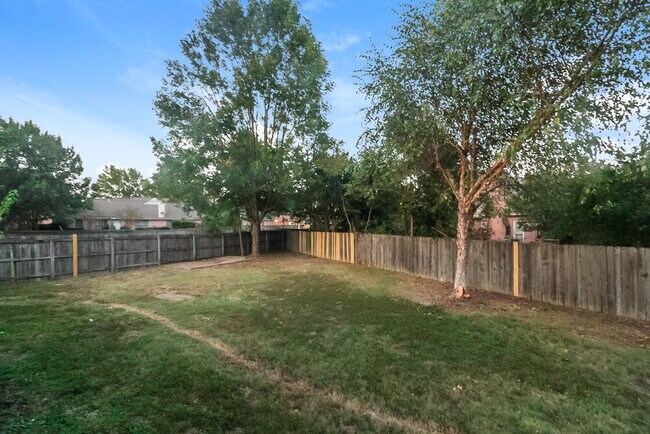 Building Photo - 636 Old River Cove
