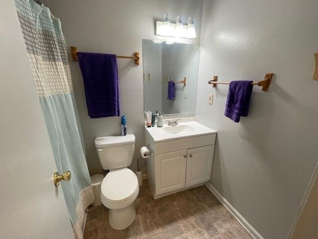 Building Photo - 907 W Chatham St