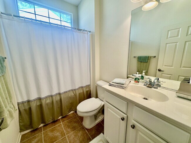 Building Photo - Fully Furnished Two Bedroom Home in Sun City!