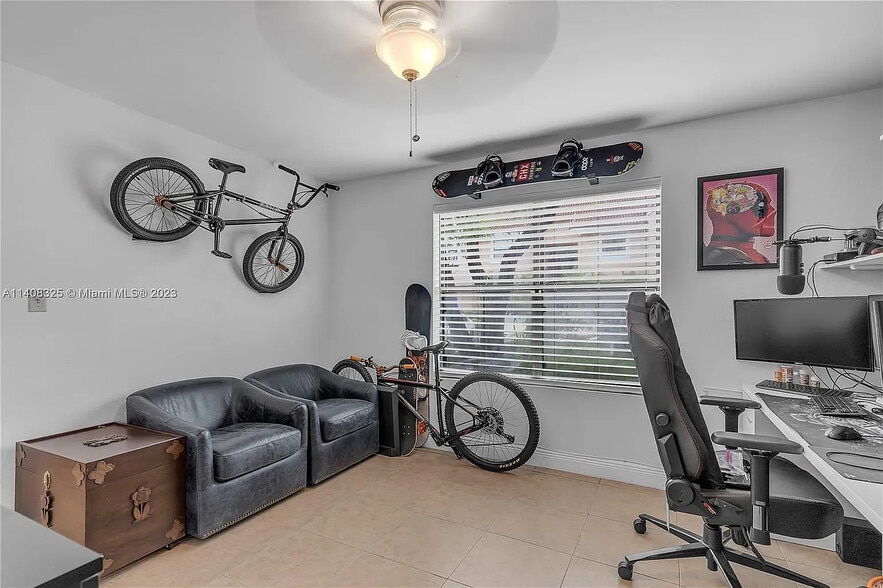 Building Photo - 10441 SW 156th Ct