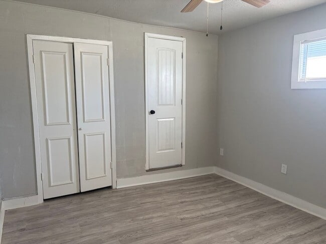 Building Photo - 5962 Belarbor St