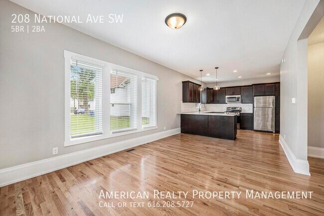 Building Photo - 208 National Ave SW