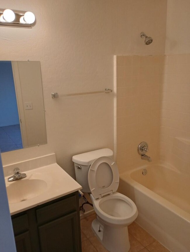 Building Photo - 3 bedroom in Eloy AZ 85131