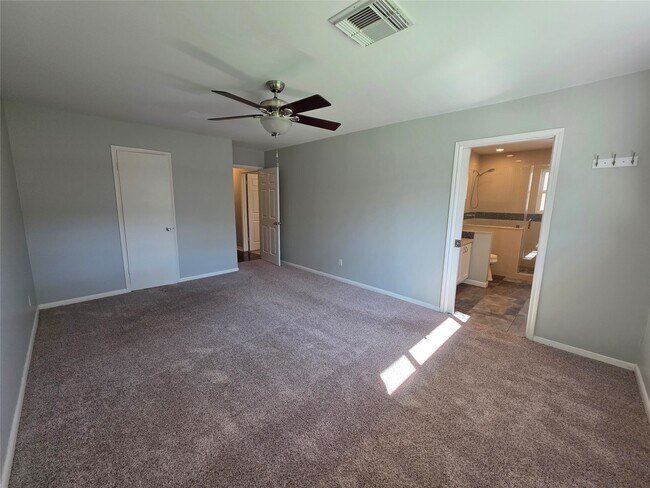 Building Photo - 11219 Valley Spring Dr