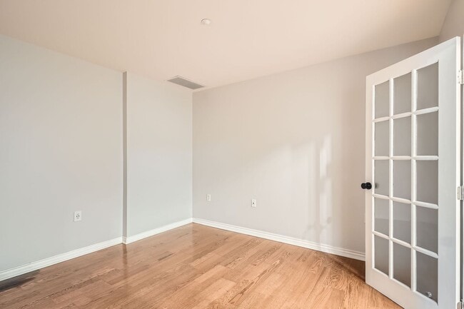 Building Photo - 300 W 11th Ave