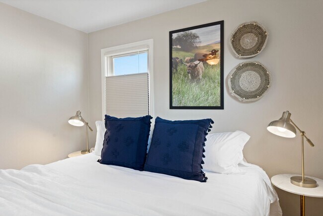 Building Photo - The Garland Bleu 3 bedroom home (Furnished)