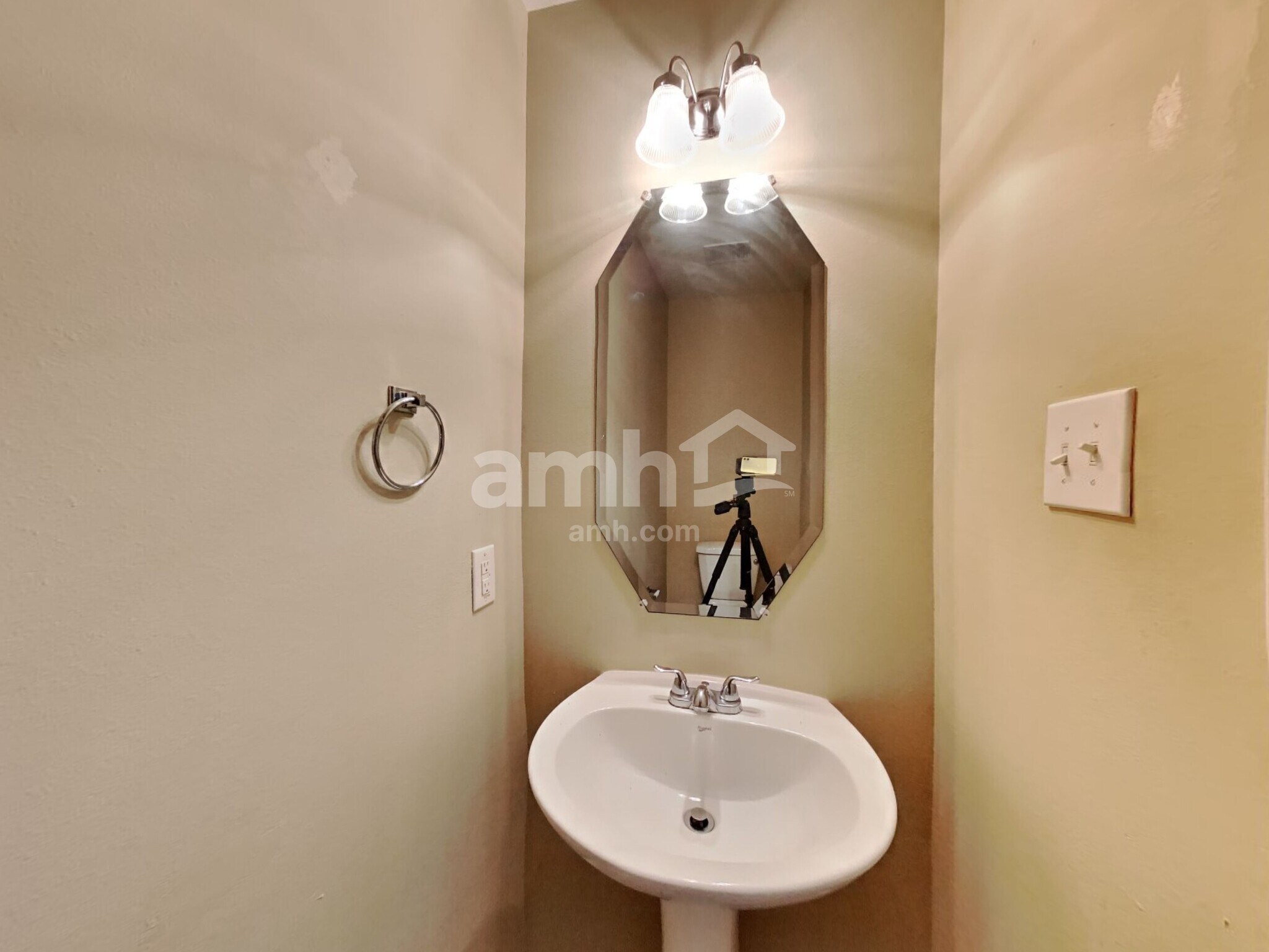 Building Photo - 8030 Echinacea Dr