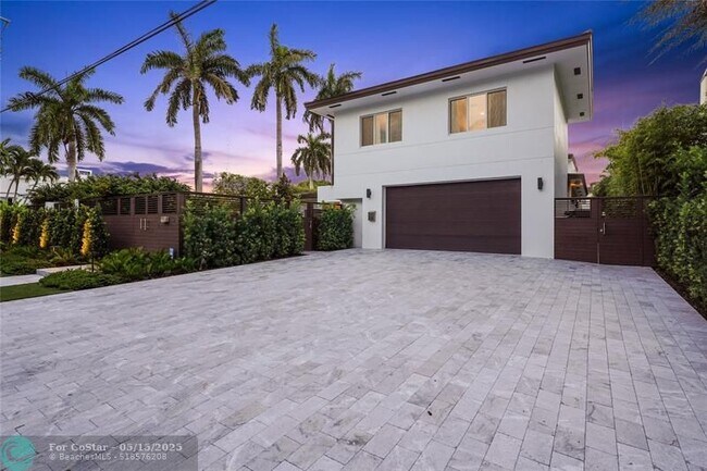 Building Photo - 325 Seven Isles Dr