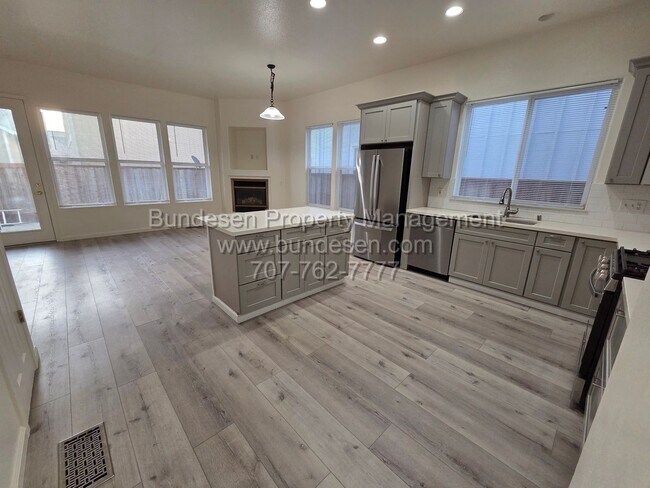 Building Photo - 3855 Louis Krohn Dr